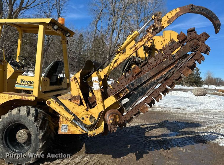 image for item DV0644 2001 Vermeer V8550A trencher