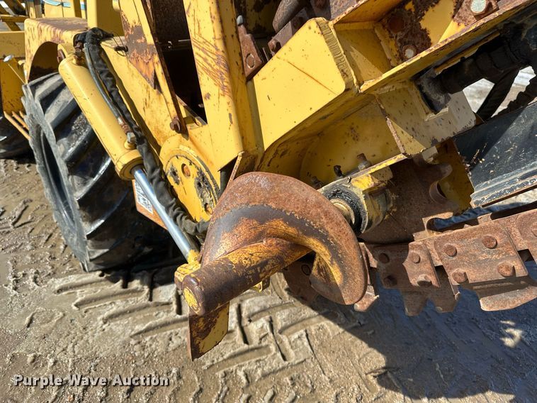 image for item DV0644 2001 Vermeer V8550A trencher