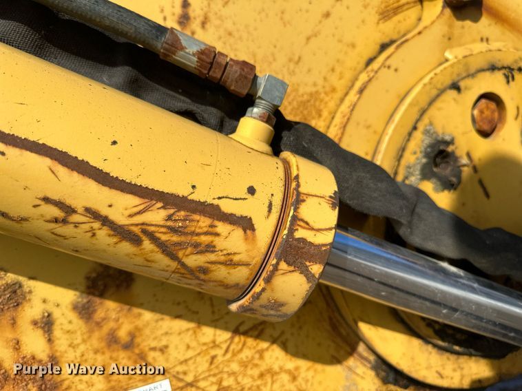 image for item DV0644 2001 Vermeer V8550A trencher