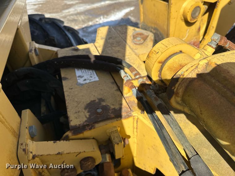 image for item DV0644 2001 Vermeer V8550A trencher