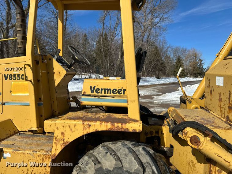 image for item DV0644 2001 Vermeer V8550A trencher