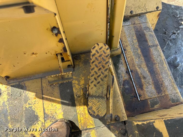 image for item DV0644 2001 Vermeer V8550A trencher