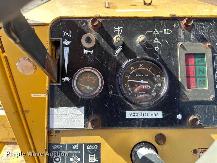 image for item DV0644 2001 Vermeer V8550A trencher