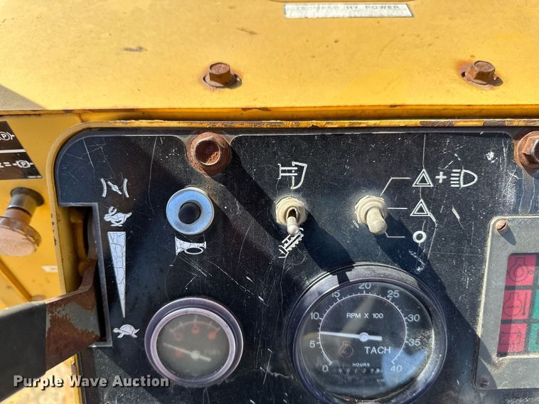 image for item DV0644 2001 Vermeer V8550A trencher