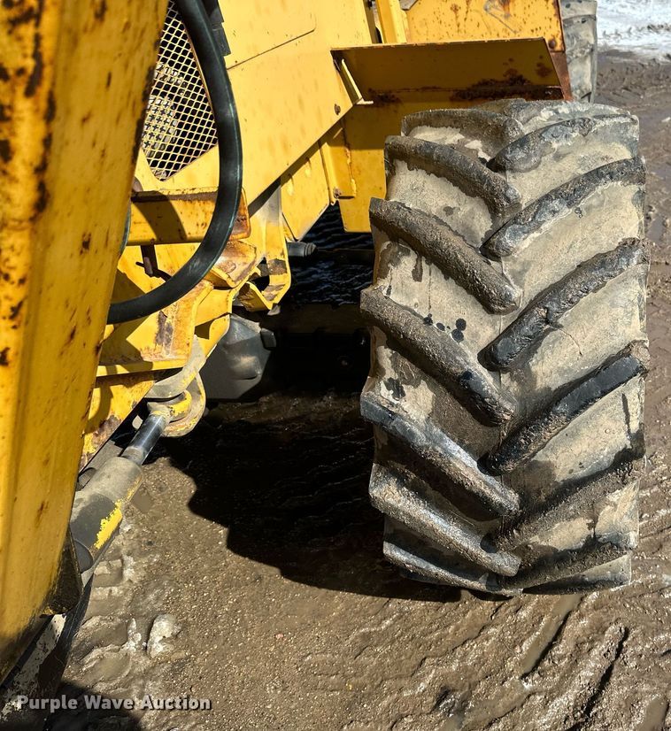 image for item DV0644 2001 Vermeer V8550A trencher