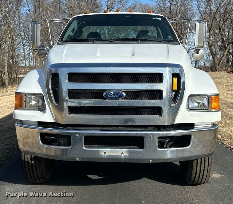 image for item DV0647 2011 Ford F750 Super Duty utility / service truck
