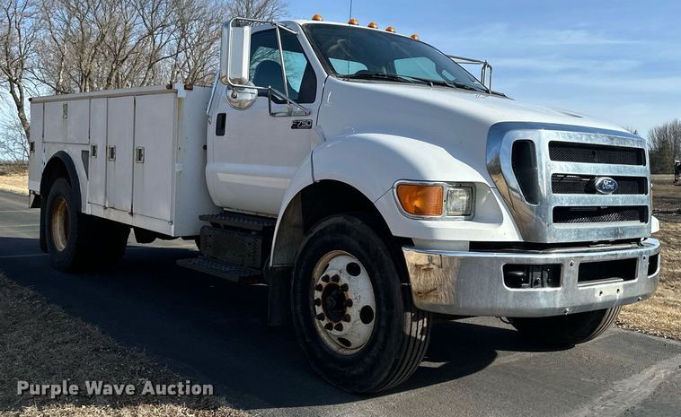 image for item DV0647 2011 Ford F750 Super Duty utility / service truck