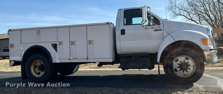 image for item DV0647 2011 Ford F750 Super Duty utility / service truck