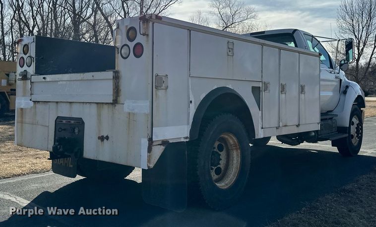 image for item DV0647 2011 Ford F750 Super Duty utility / service truck