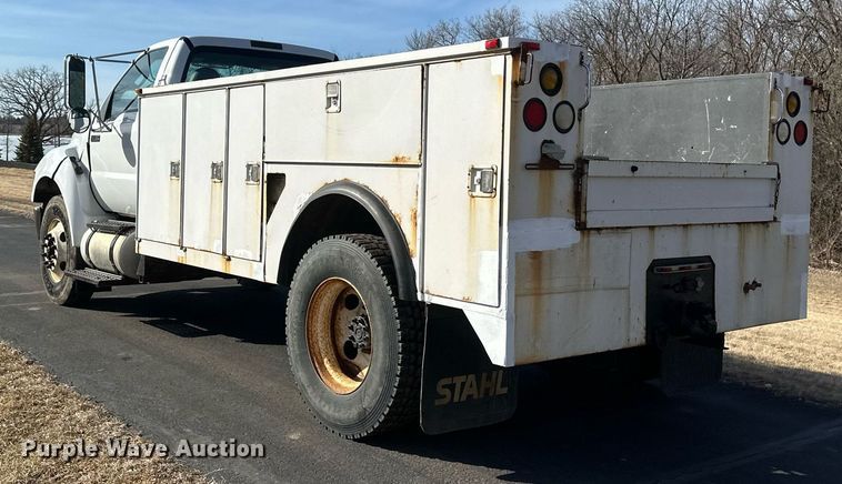 image for item DV0647 2011 Ford F750 Super Duty utility / service truck