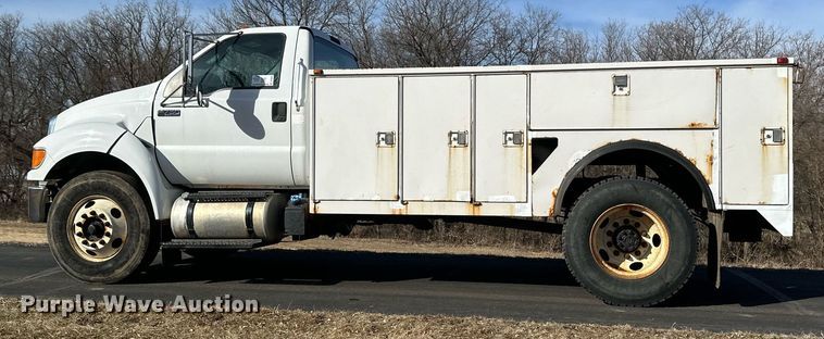 image for item DV0647 2011 Ford F750 Super Duty utility / service truck