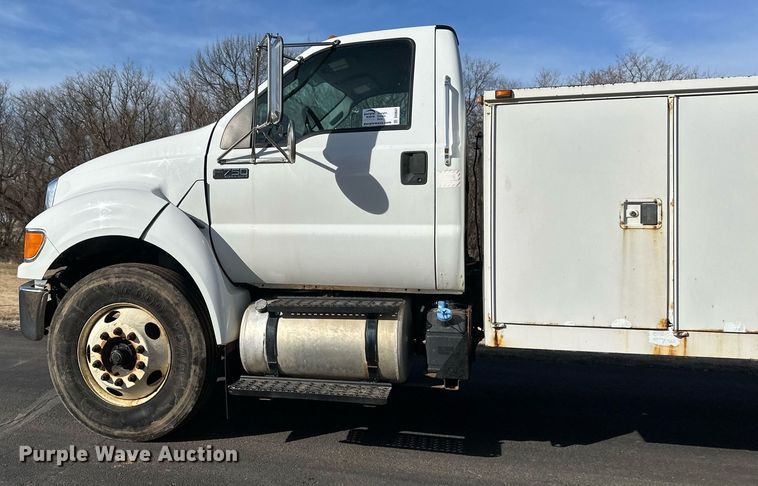 image for item DV0647 2011 Ford F750 Super Duty utility / service truck