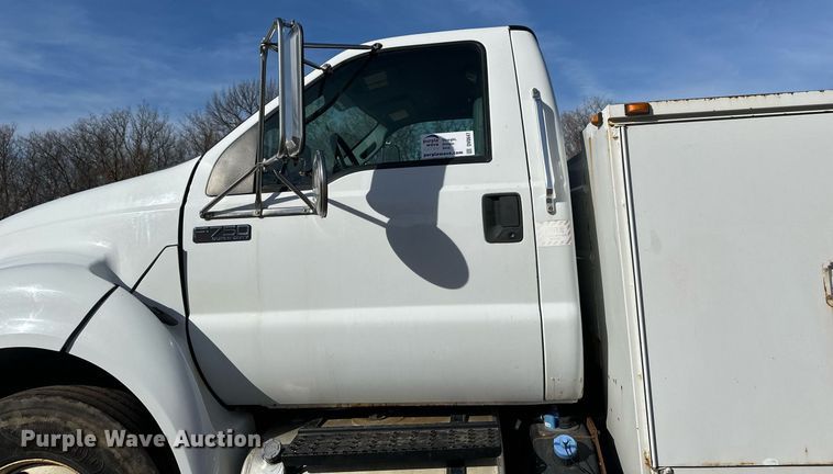 image for item DV0647 2011 Ford F750 Super Duty utility / service truck