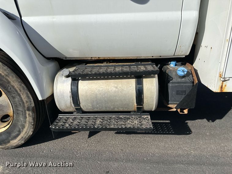 image for item DV0647 2011 Ford F750 Super Duty utility / service truck