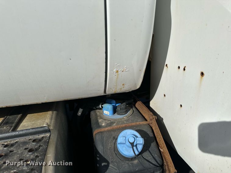 image for item DV0647 2011 Ford F750 Super Duty utility / service truck