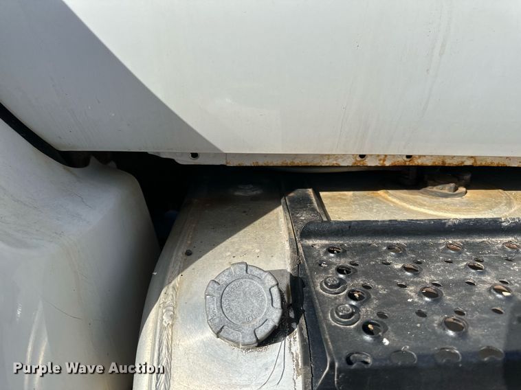 image for item DV0647 2011 Ford F750 Super Duty utility / service truck