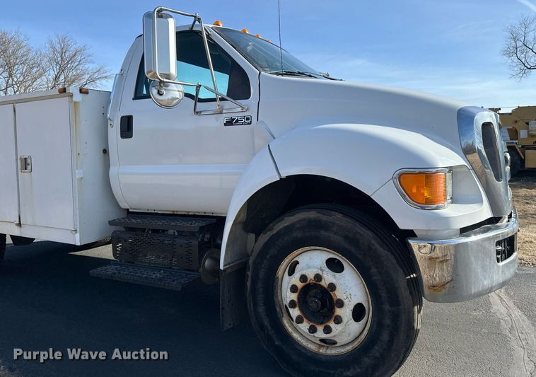 image for item DV0647 2011 Ford F750 Super Duty utility / service truck