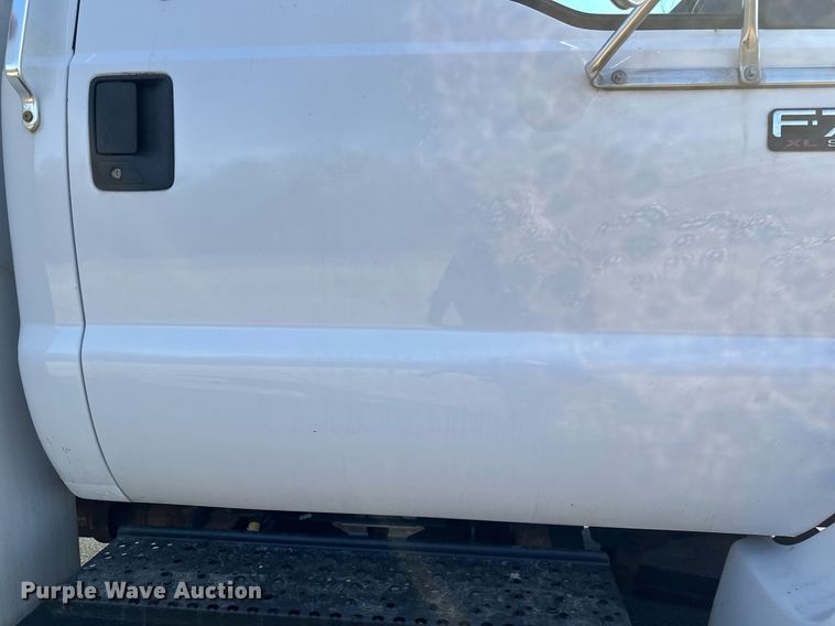 image for item DV0647 2011 Ford F750 Super Duty utility / service truck