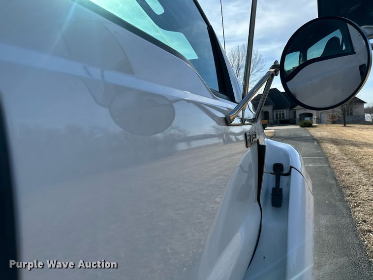 image for item DV0647 2011 Ford F750 Super Duty utility / service truck