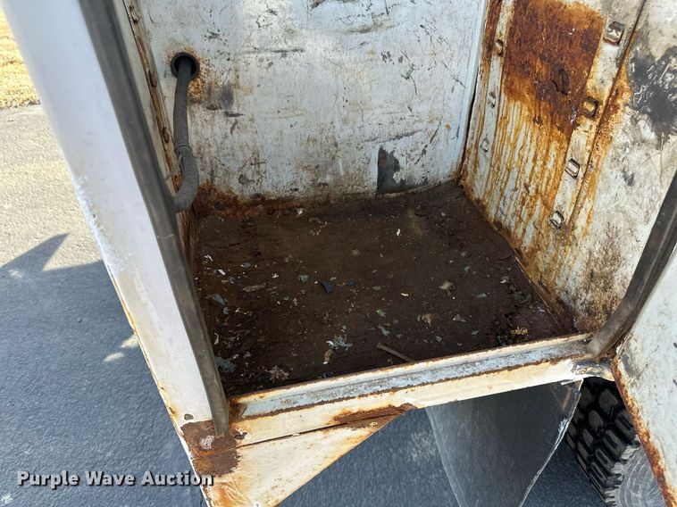 image for item DV0647 2011 Ford F750 Super Duty utility / service truck