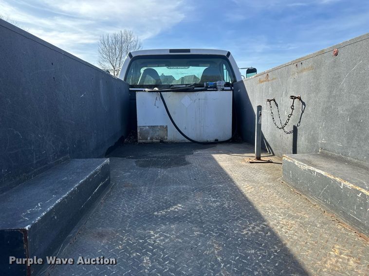 image for item DV0647 2011 Ford F750 Super Duty utility / service truck