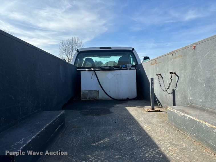 image for item DV0647 2011 Ford F750 Super Duty utility / service truck