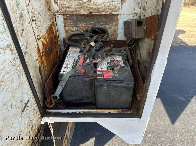 image for item DV0647 2011 Ford F750 Super Duty utility / service truck