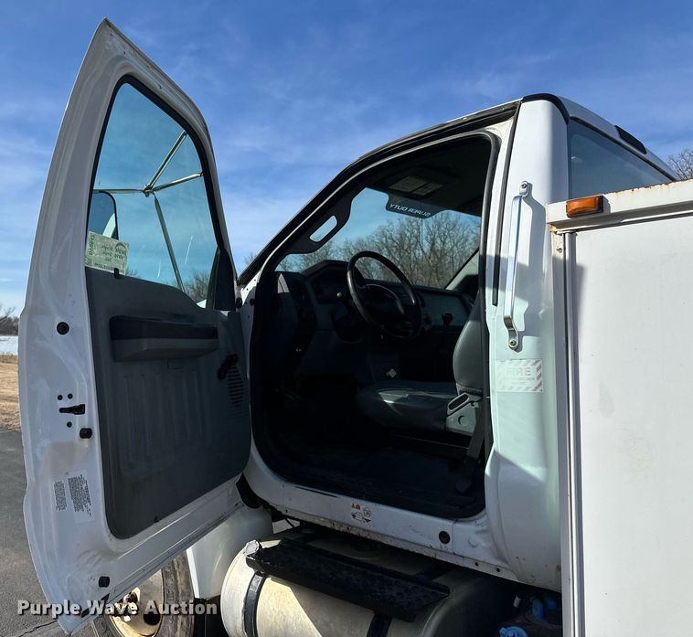 image for item DV0647 2011 Ford F750 Super Duty utility / service truck