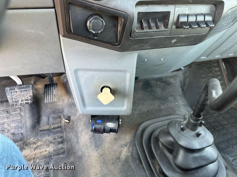 image for item DV0647 2011 Ford F750 Super Duty utility / service truck