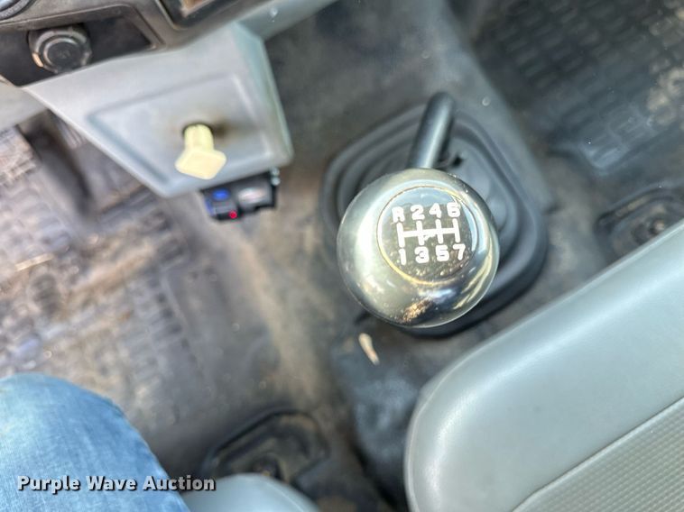 image for item DV0647 2011 Ford F750 Super Duty utility / service truck