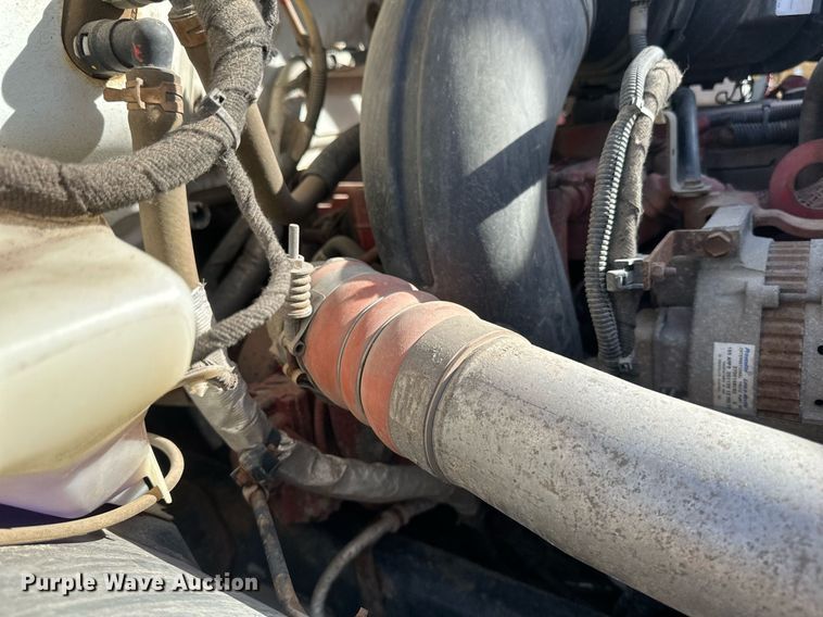 image for item DV0647 2011 Ford F750 Super Duty utility / service truck