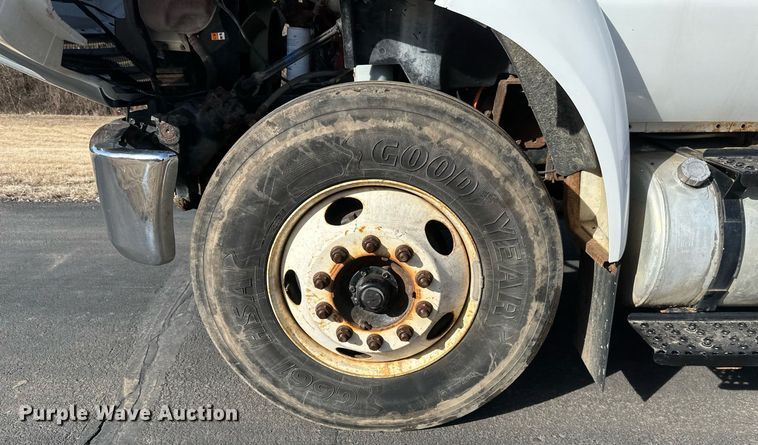 image for item DV0647 2011 Ford F750 Super Duty utility / service truck