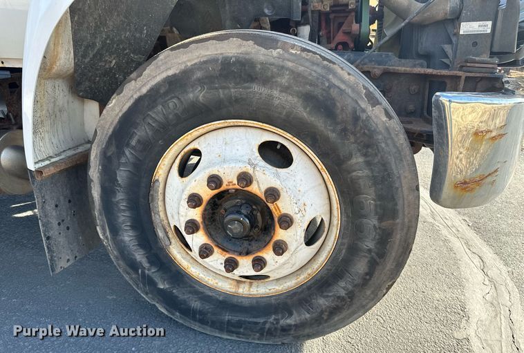 image for item DV0647 2011 Ford F750 Super Duty utility / service truck