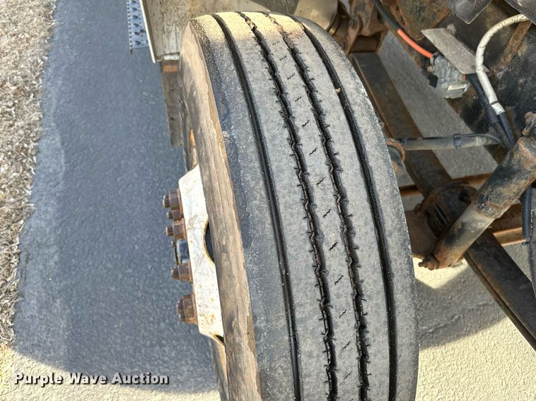 image for item DV0647 2011 Ford F750 Super Duty utility / service truck