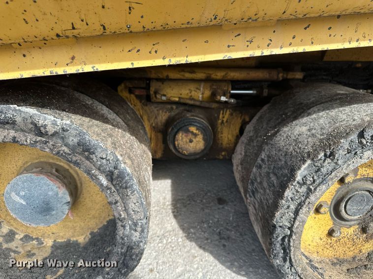 image for item DV0649 2010 Caterpillar AP1000D paver