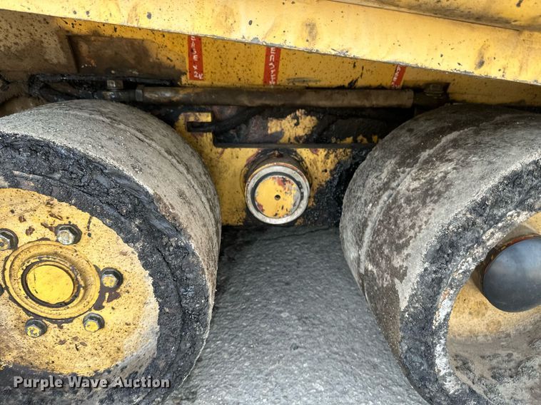 image for item DV0649 2010 Caterpillar AP1000D paver