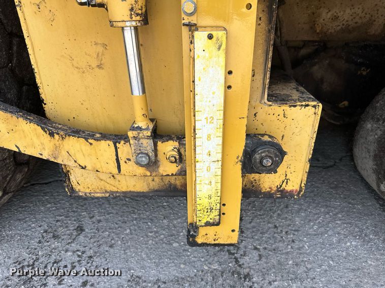 image for item DV0649 2010 Caterpillar AP1000D paver