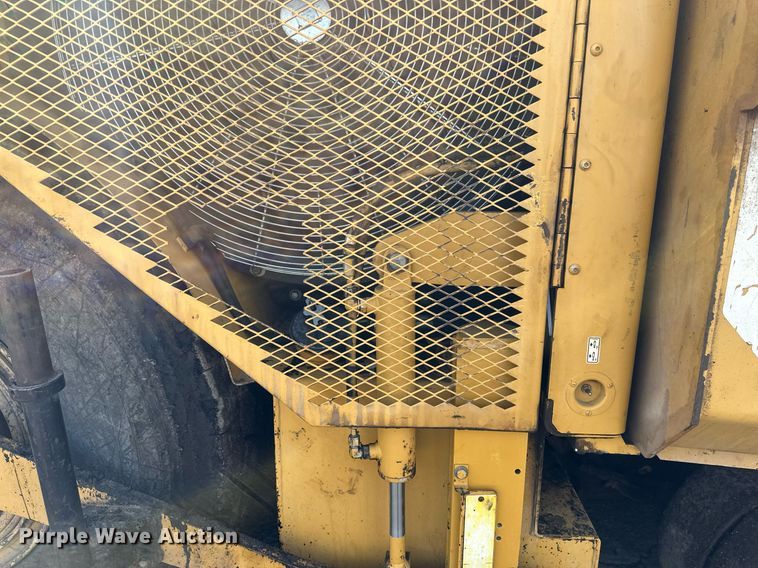 image for item DV0649 2010 Caterpillar AP1000D paver