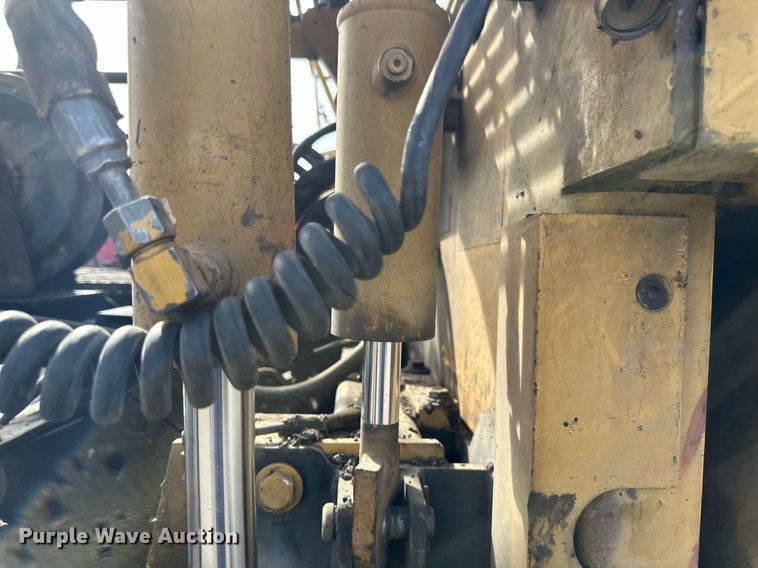 image for item DV0649 2010 Caterpillar AP1000D paver