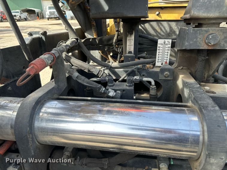 image for item DV0649 2010 Caterpillar AP1000D paver