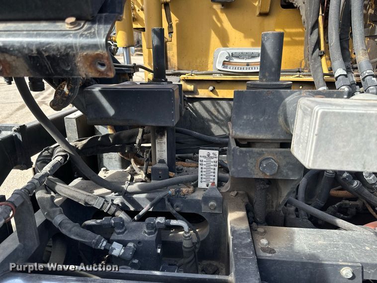 image for item DV0649 2010 Caterpillar AP1000D paver
