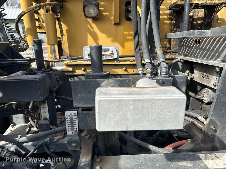 image for item DV0649 2010 Caterpillar AP1000D paver
