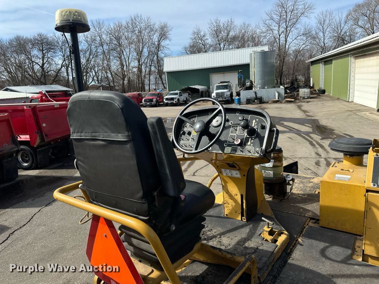 image for item DV0649 2010 Caterpillar AP1000D paver