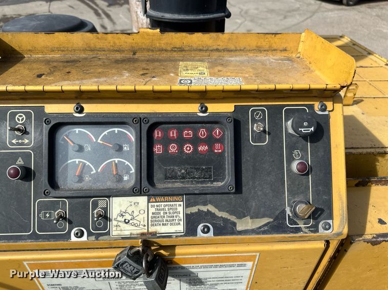 image for item DV0649 2010 Caterpillar AP1000D paver