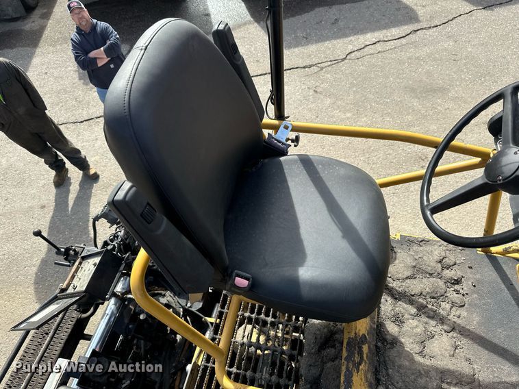 image for item DV0649 2010 Caterpillar AP1000D paver