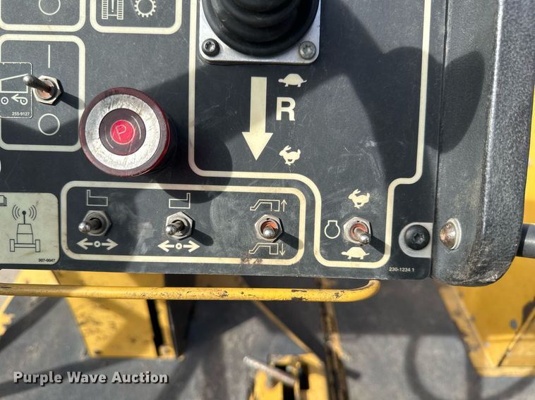 image for item DV0649 2010 Caterpillar AP1000D paver