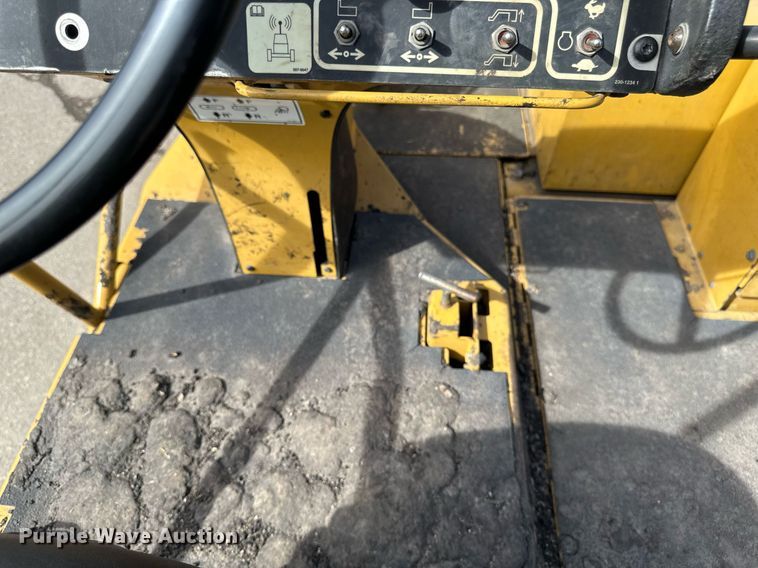 image for item DV0649 2010 Caterpillar AP1000D paver