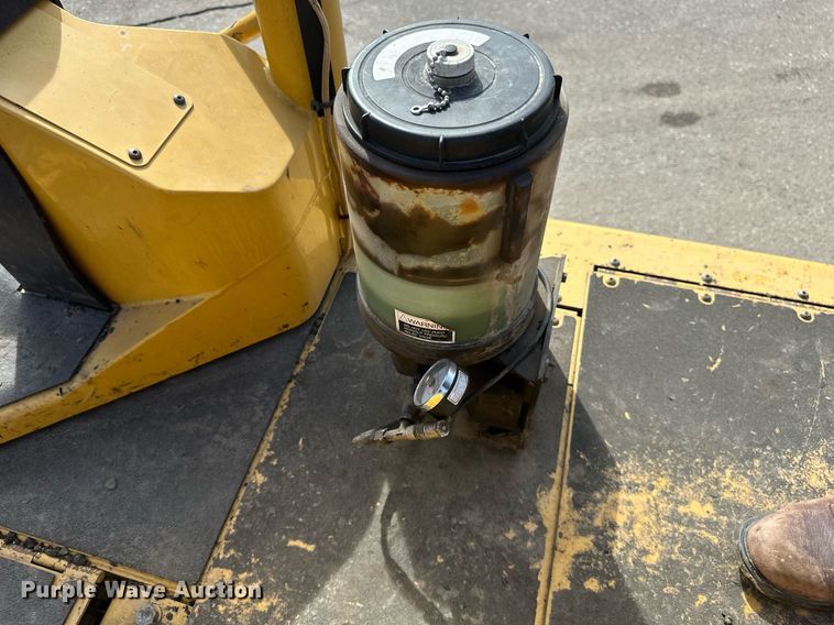 image for item DV0649 2010 Caterpillar AP1000D paver