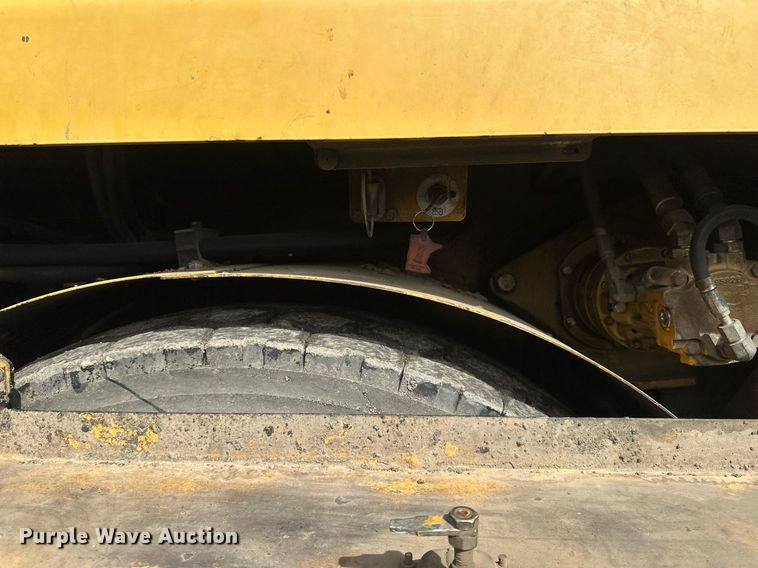 image for item DV0649 2010 Caterpillar AP1000D paver