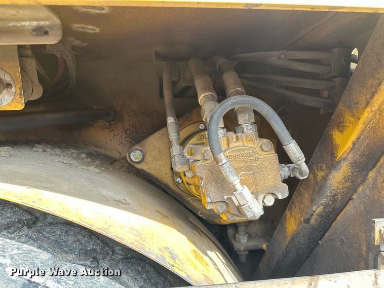 image for item DV0649 2010 Caterpillar AP1000D paver